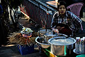 Myanmar - Kyaikhtiyo, food sellers 